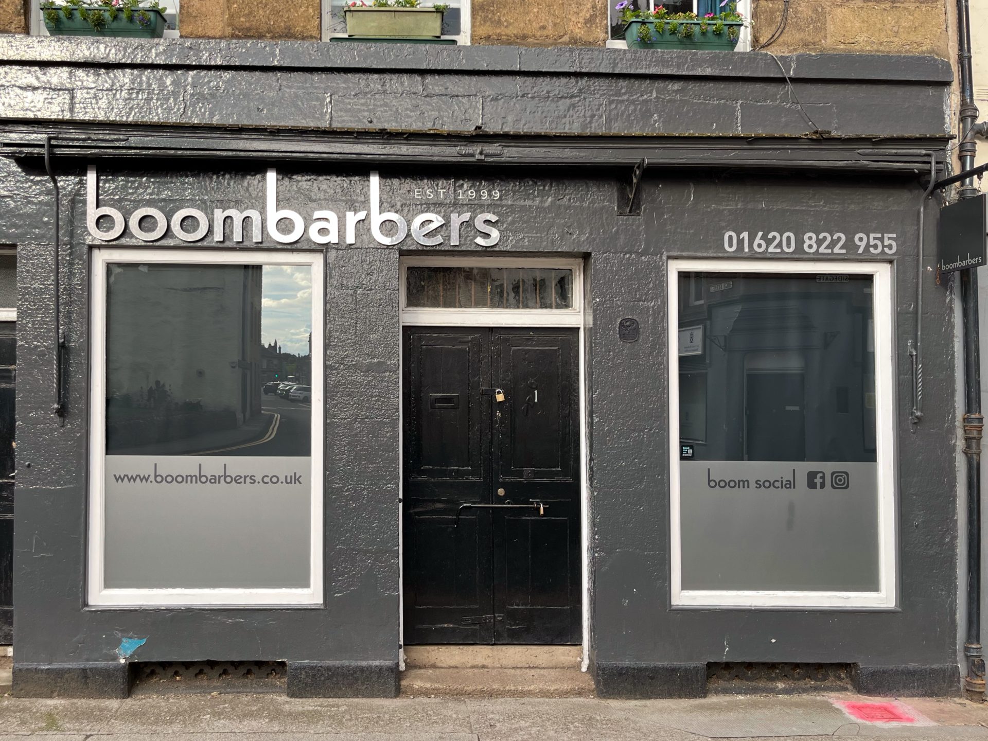 Boombarbers shop front