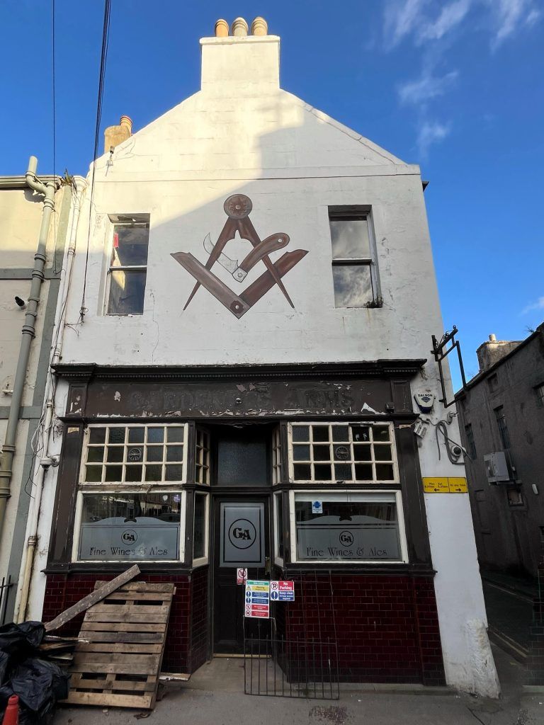 Gardeners Arms Haddington with the symbol for the Ancient Fraternity of Gardeners